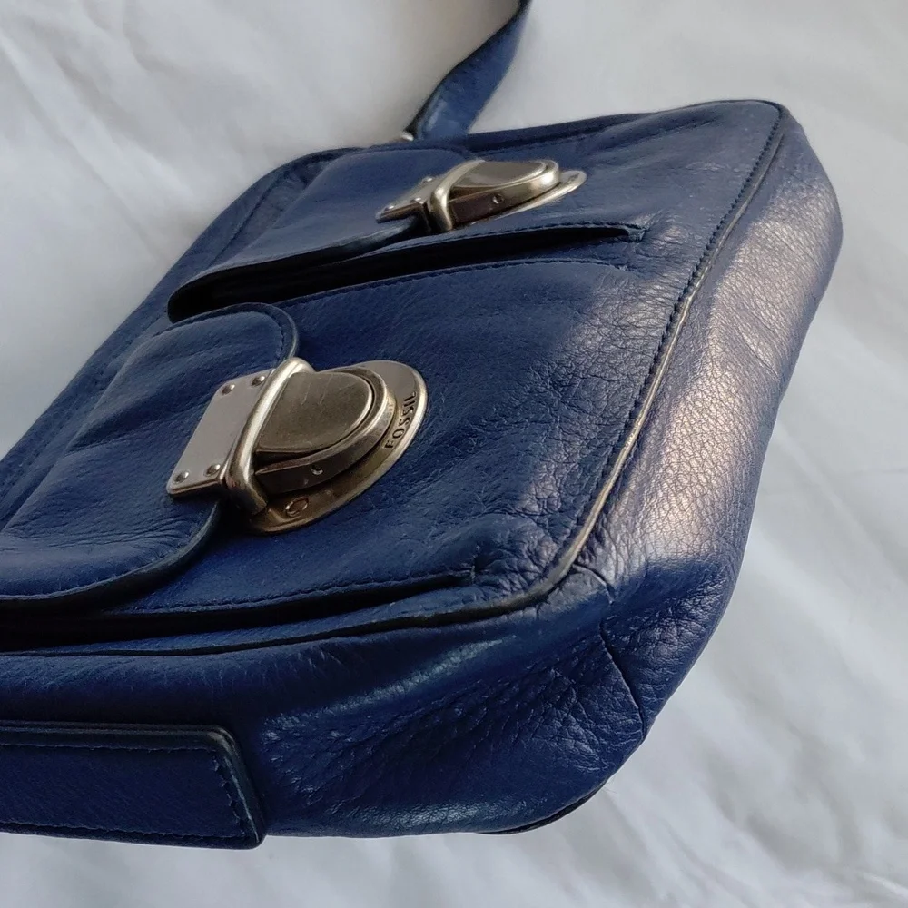 Fossil chic navy