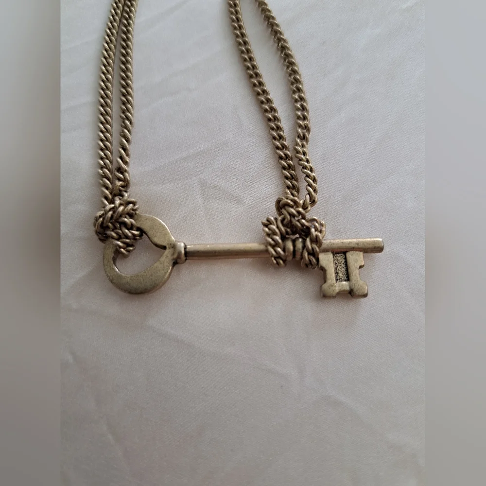 Jessica Simpson gently used