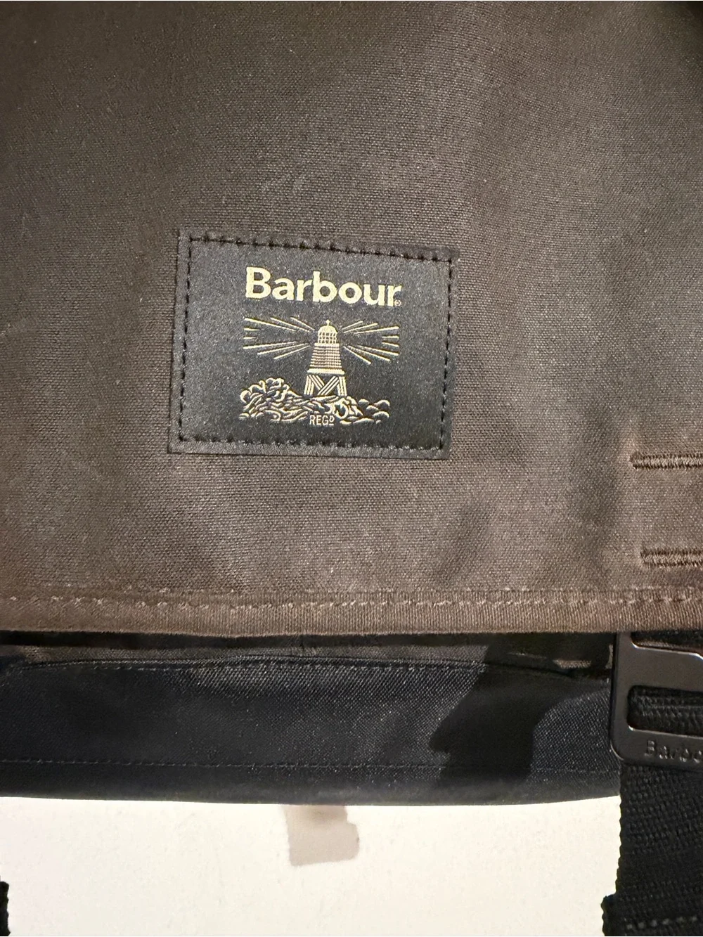 Barbour classic messenger