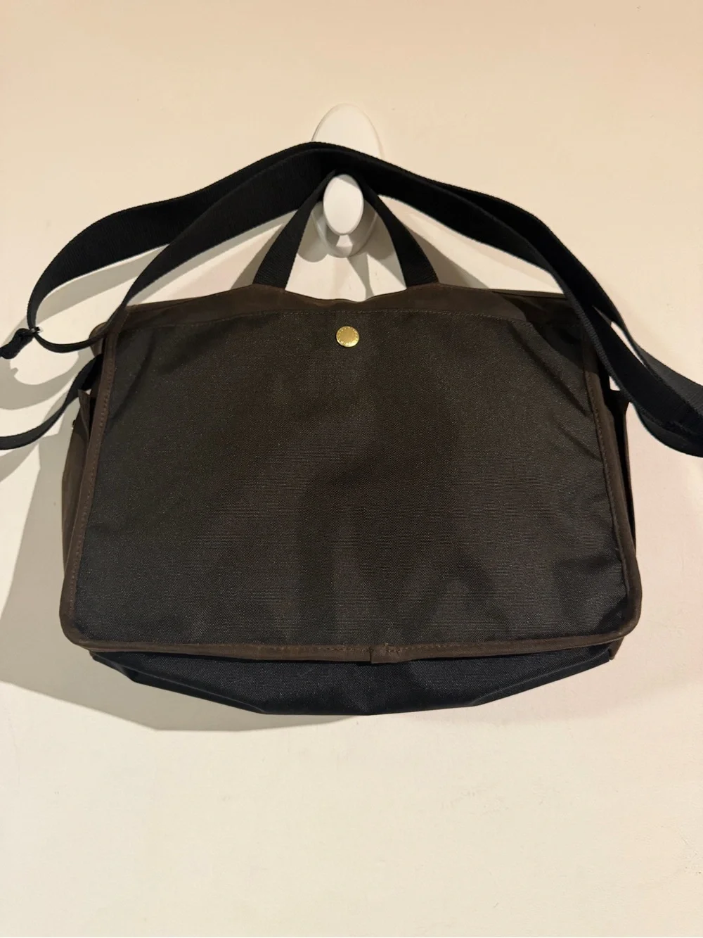 Barbour classic messenger