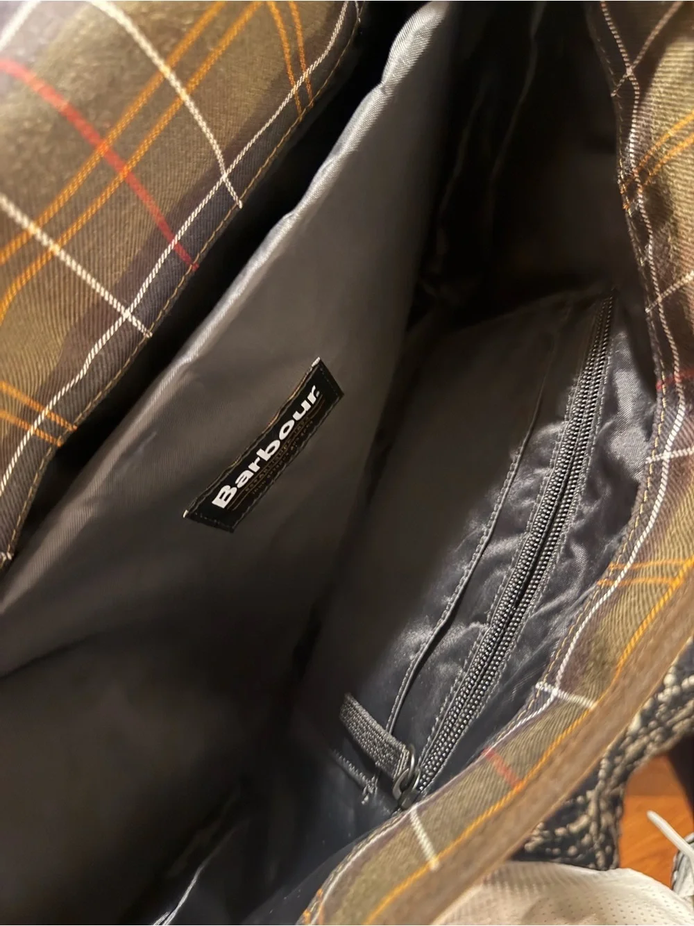 Barbour classic messenger