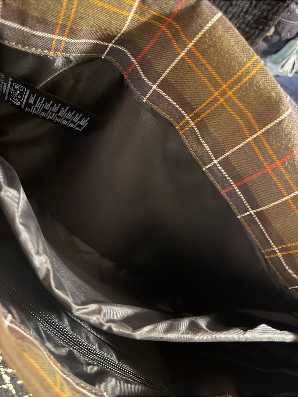 Barbour classic messenger