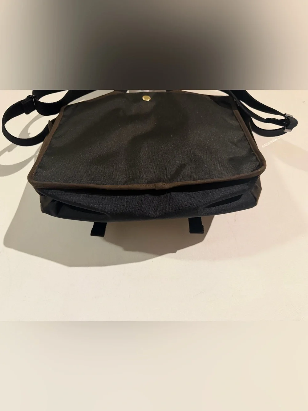 Barbour classic messenger