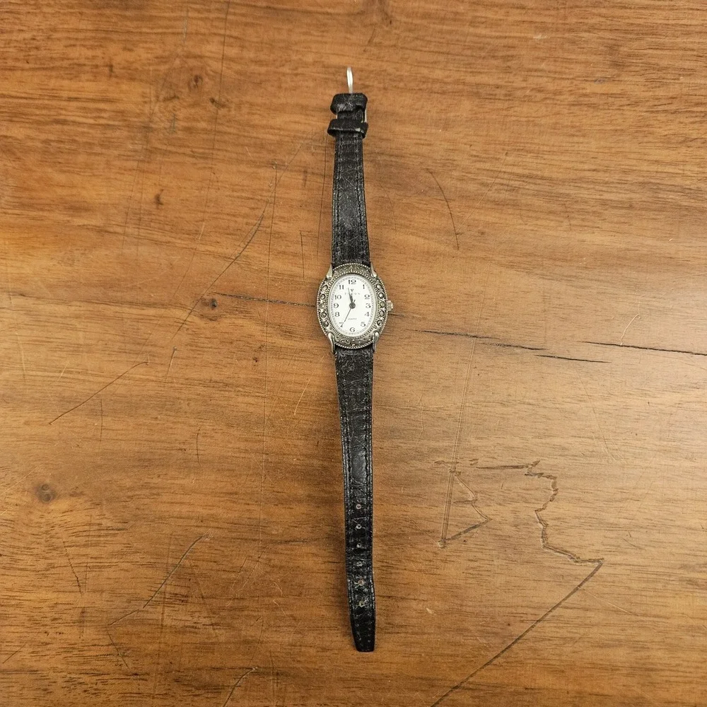 Focus‎ 344 Women's Silver Black Leather Quartz Watch Need New Battery Untested