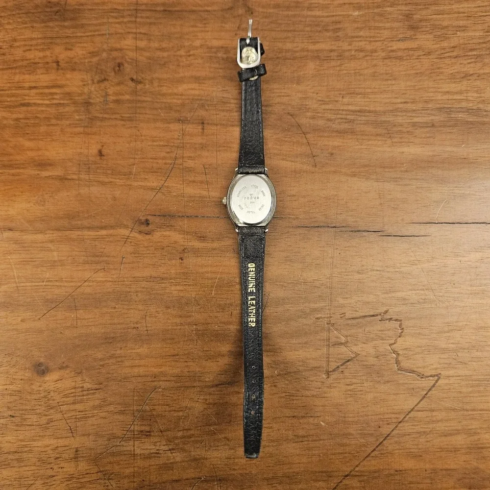 Focus‎ 344 Women's Silver Black Leather Quartz Watch Need New Battery Untested