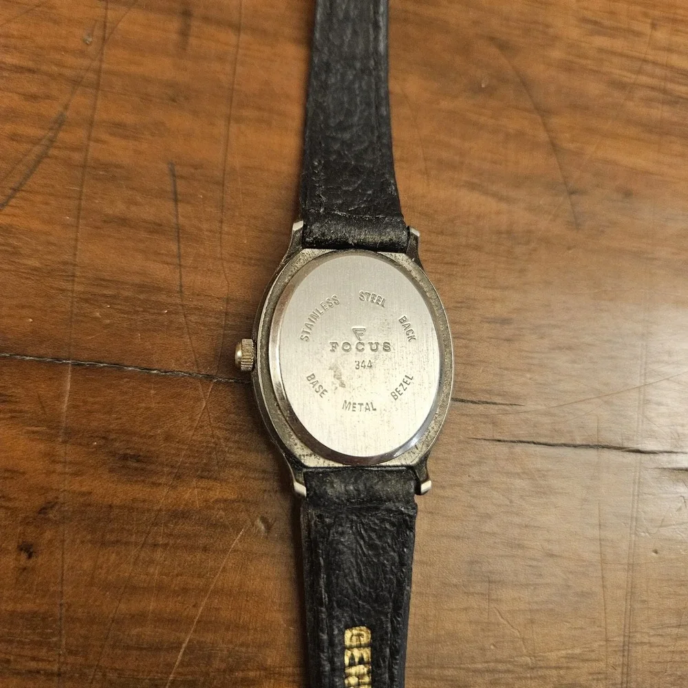 Focus‎ 344 Women's Silver Black Leather Quartz Watch Need New Battery Untested