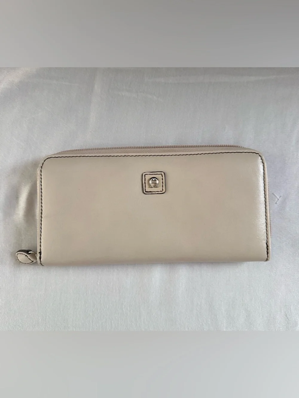 Etienne Aigner Leather Zip‎ Around Wallet Womens Cream Long Wallet Organizer