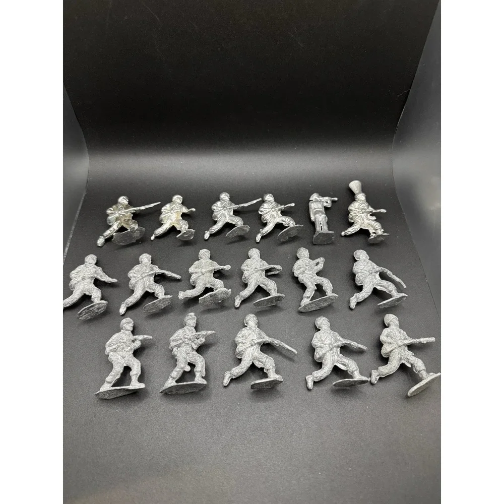 Lot Of 17 Vintage 1940 Metal Army Men -‎ 2