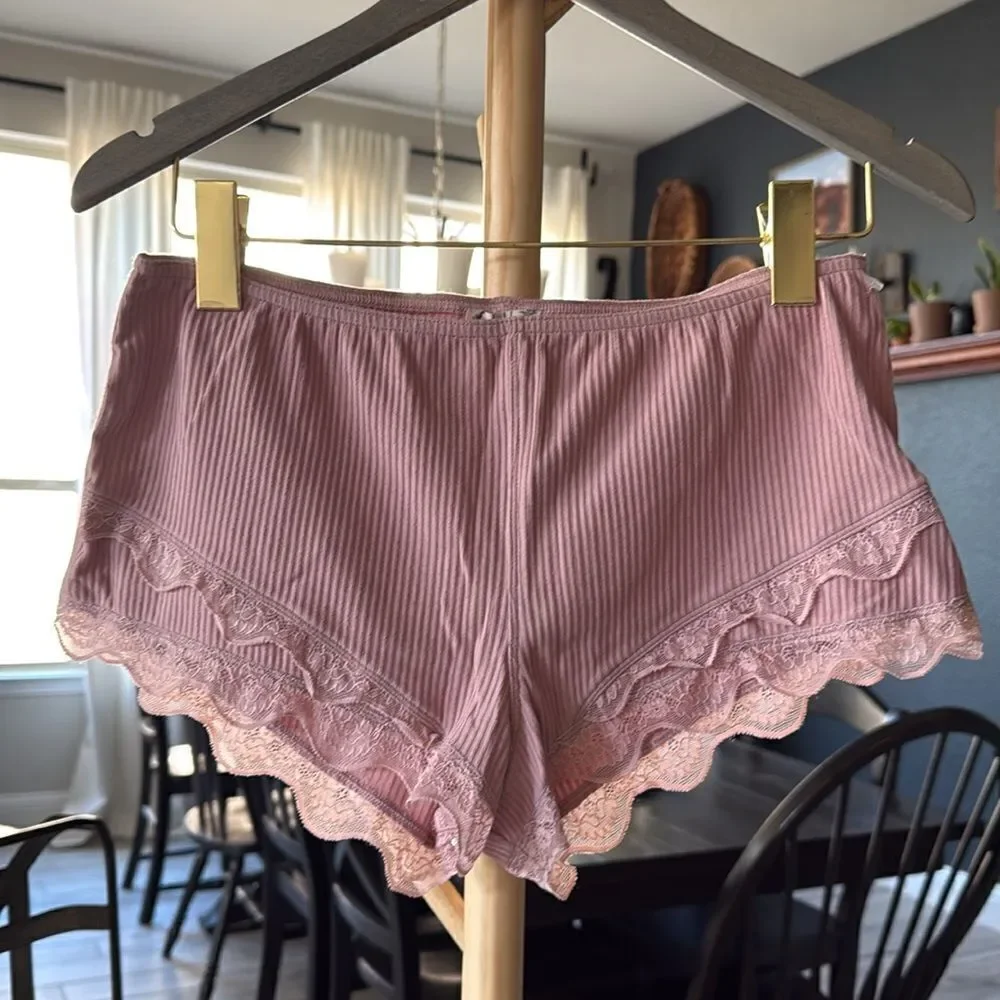 NWOT Free People Classic Twist Shorties Lounging Ribbed Lace Scalloped M Low