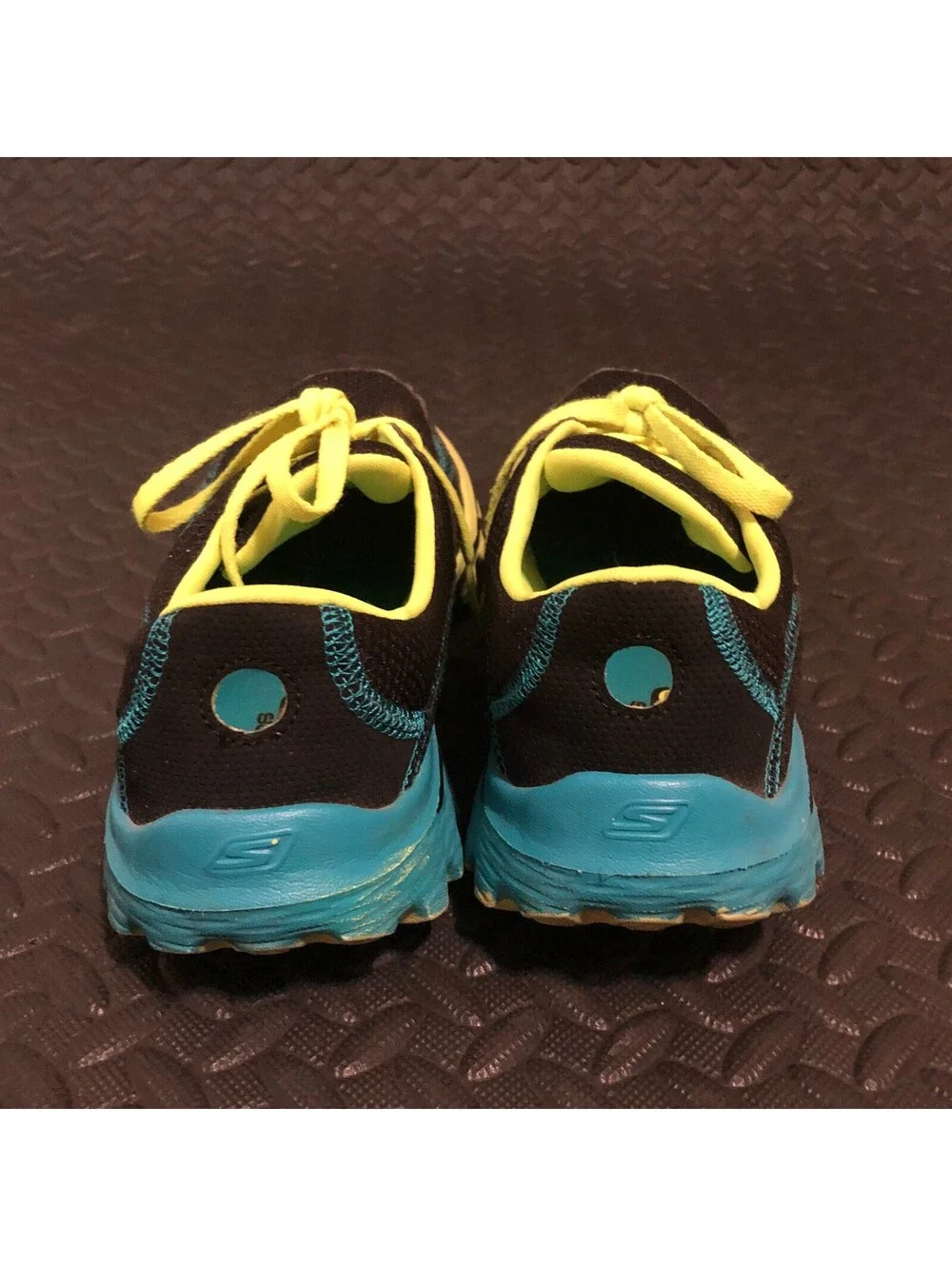 Skechers black provides