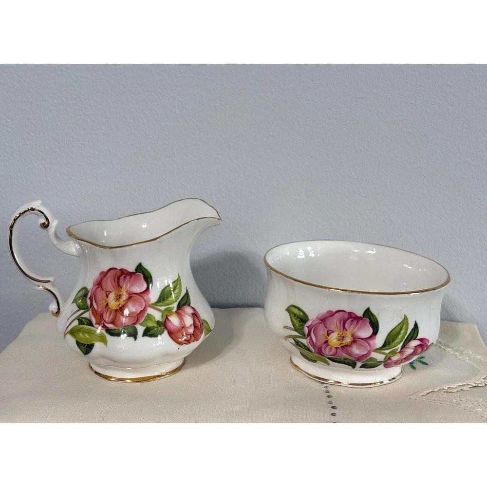 Paragon Camelia Series Hana-Fuki Creamer and Sugar Bowl Set Fine Bone China Gold