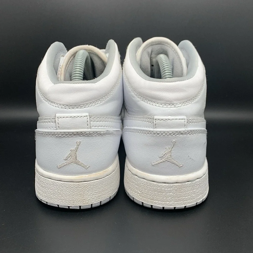 Jordan 1 Mid White Wolf Grey 554725-112 Men's‎ Sz 7 Women's Sz 8.5