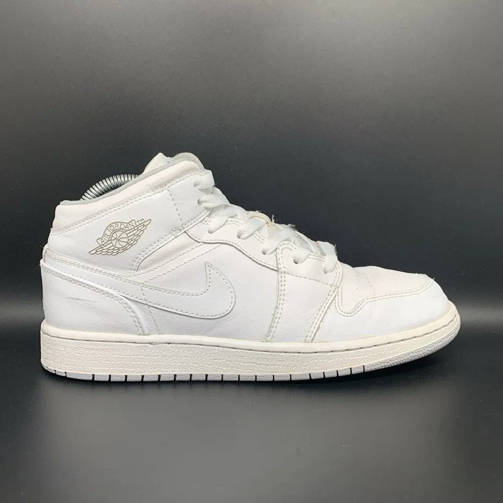 Jordan 1 Mid White Wolf Grey 554725-112 Men's‎ Sz 7 Women's Sz 8.5
