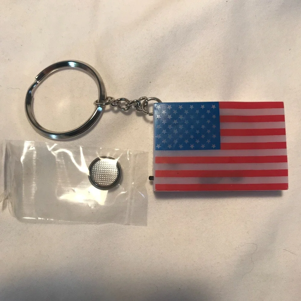 Vintage‎ Avon Gift Collection U.S. Flag Light Up Key Chain