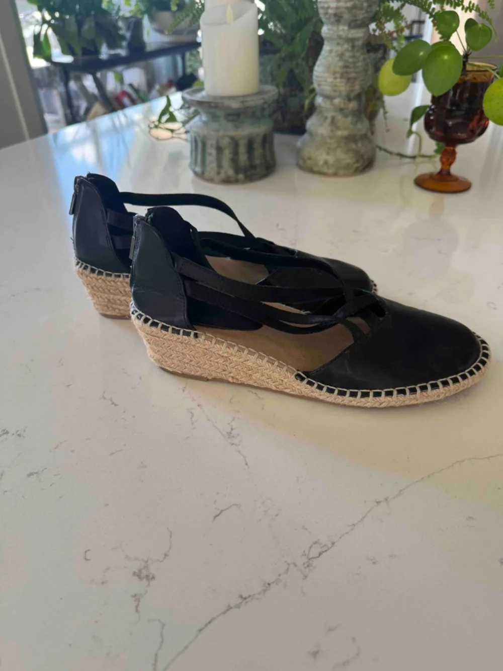 Kenneth Cole Reaction wedge crisscross