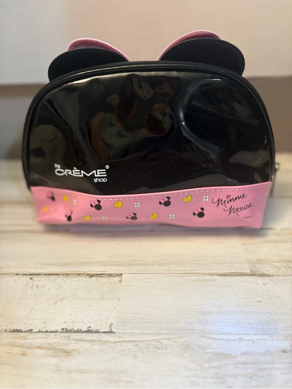 Disney trim keeps glossy