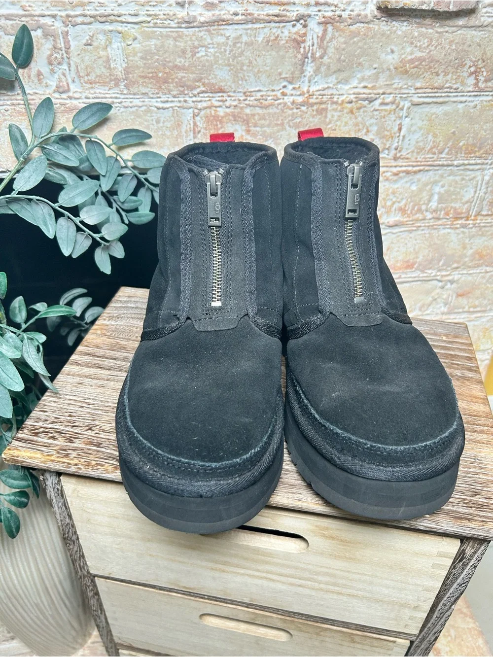 UGG women’s neumel