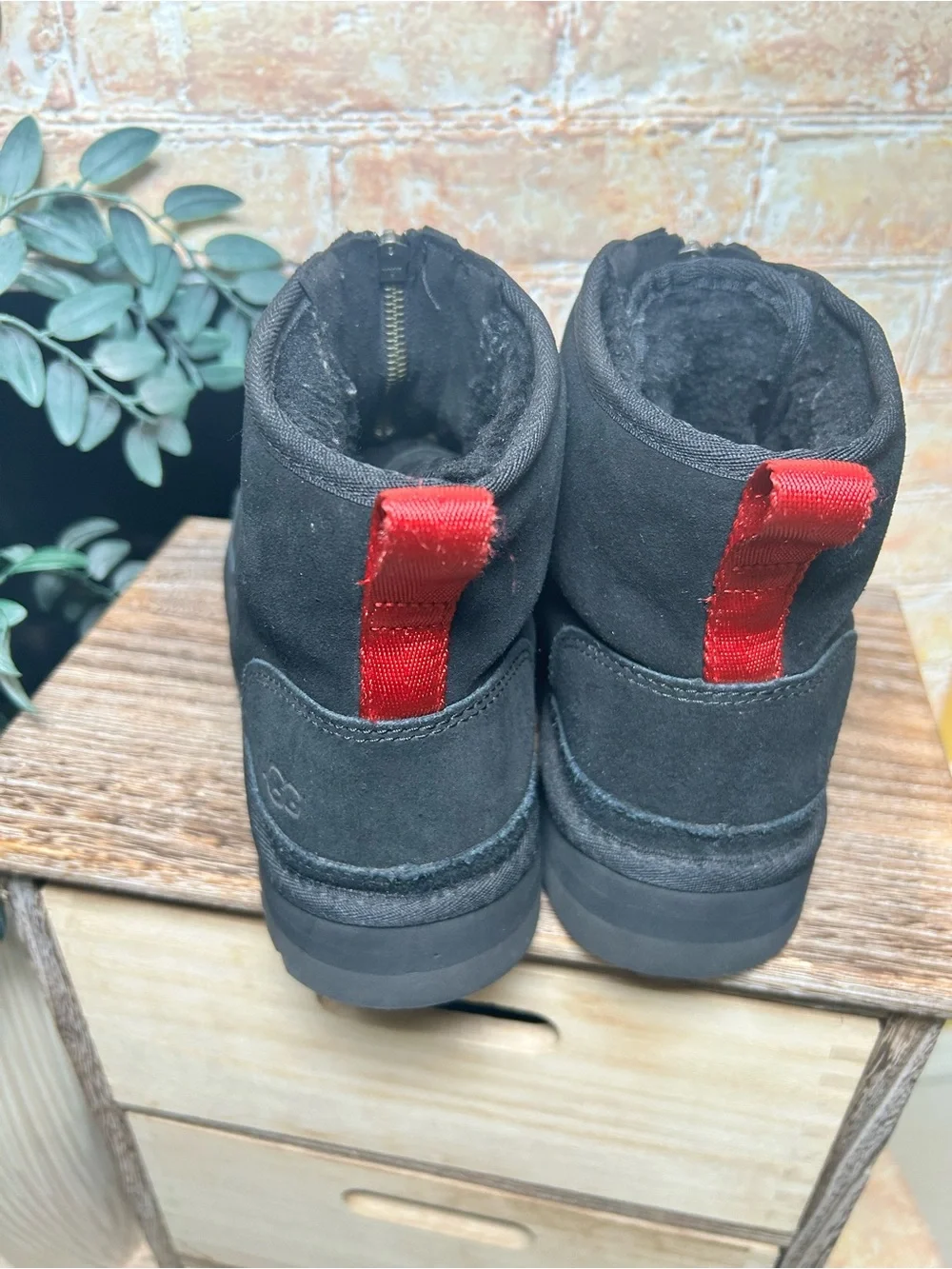 UGG women’s neumel