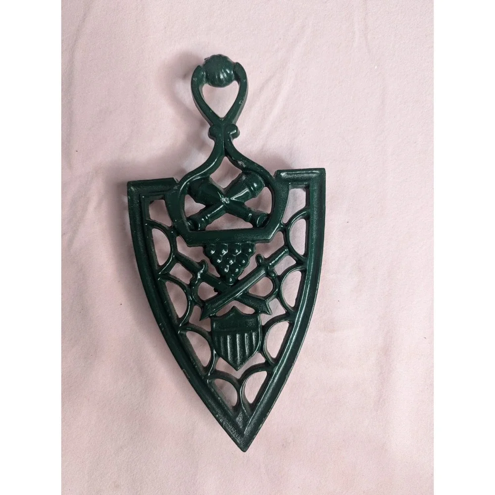 Vintage trivet green painted cast iron metal president Adams‎ with handle