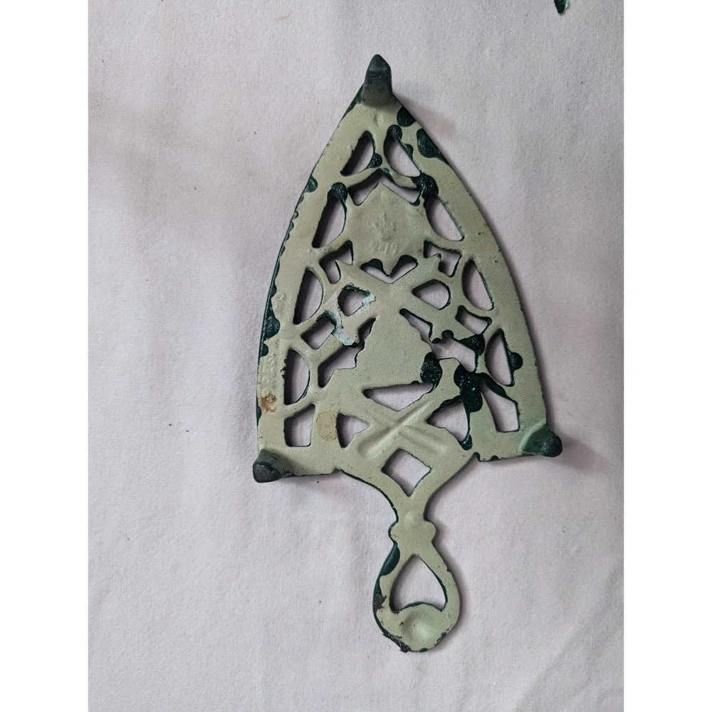 The Unbranded Brand beautiful trivet