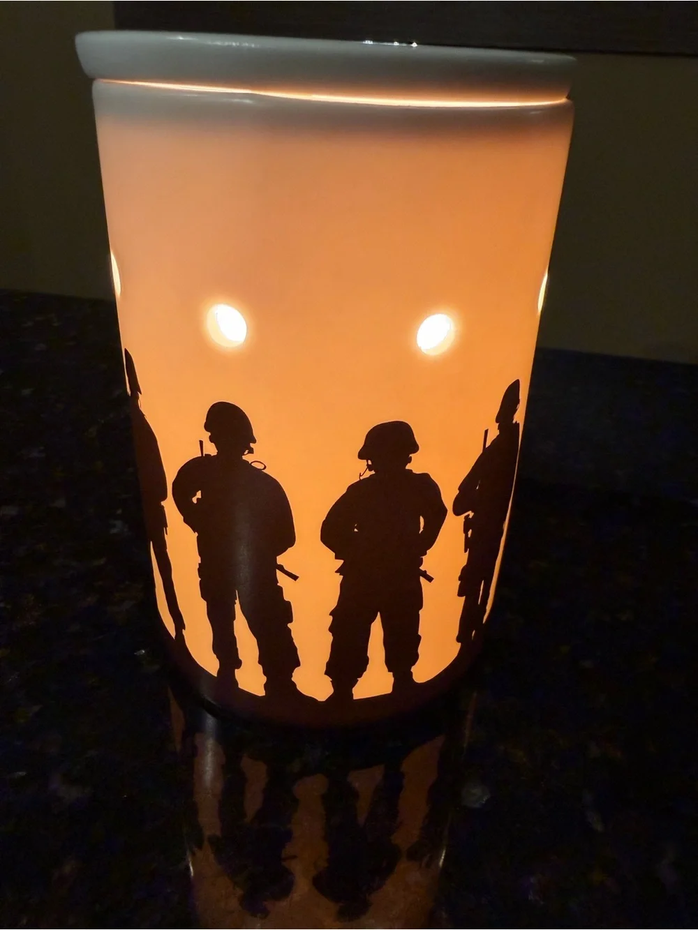 Scentsy ceramic warmer