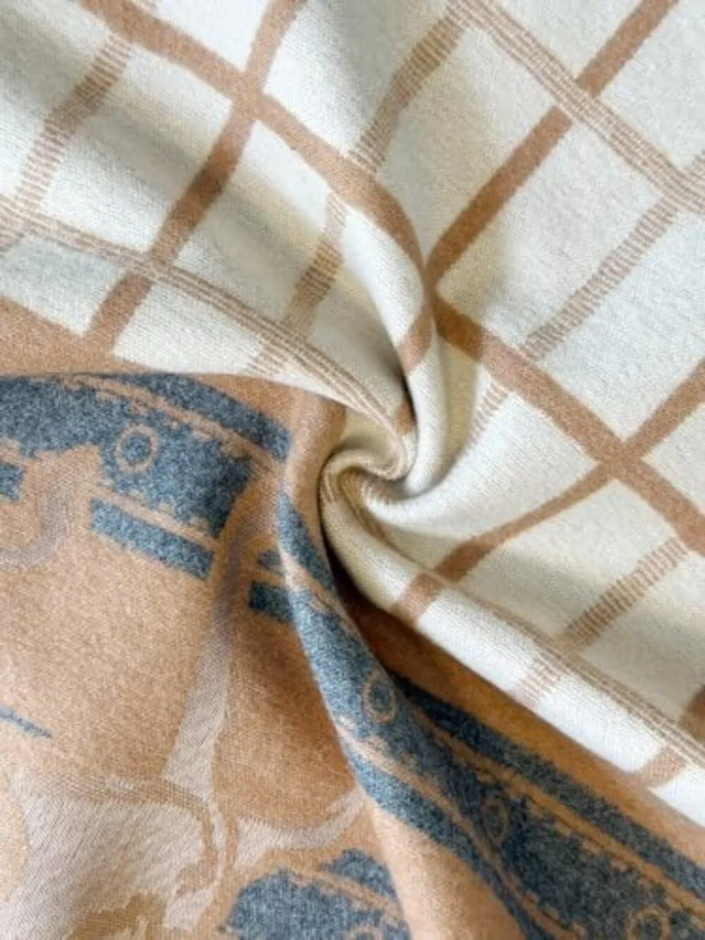 N/A reversible pashmina