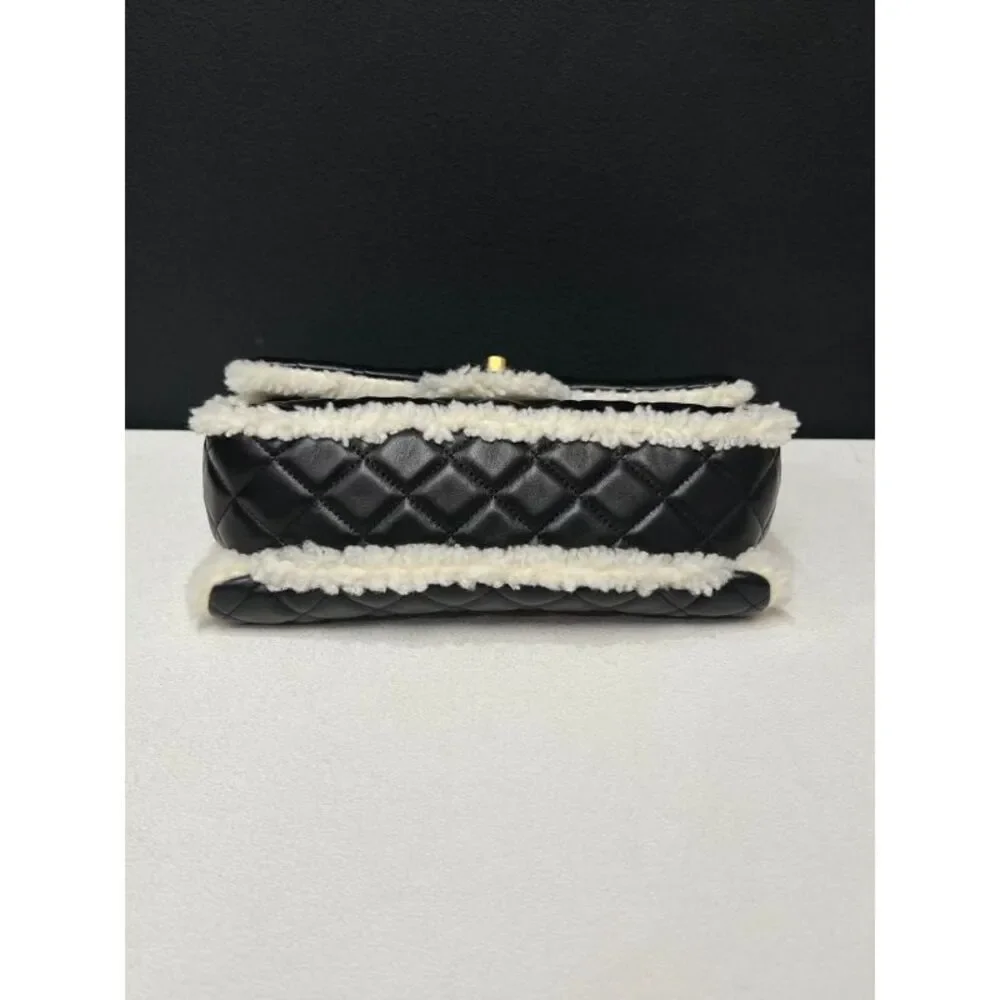 CHANEL brand color