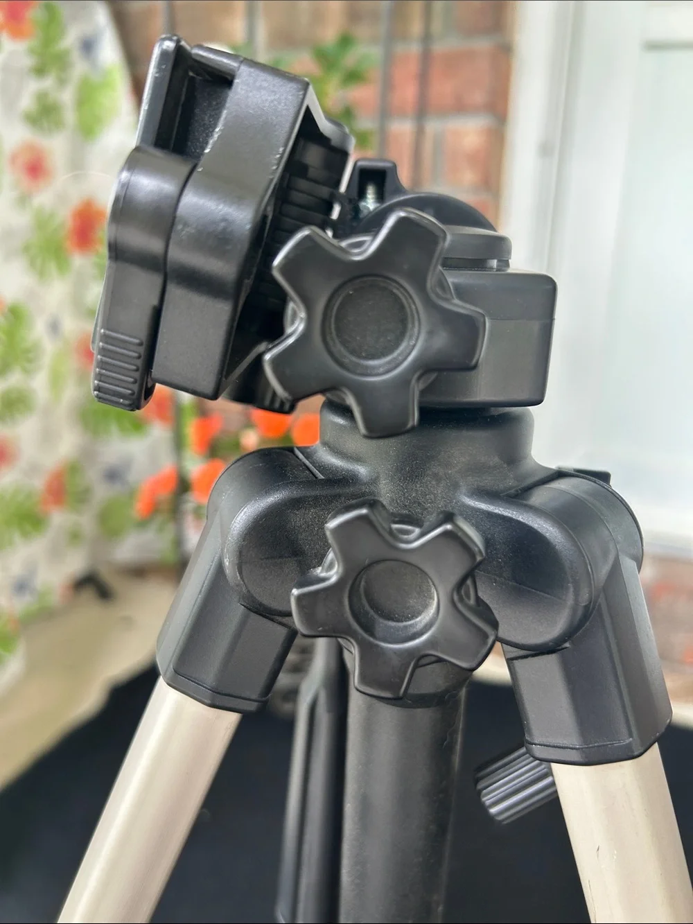 Velbon CX-440 Silver & Black Camera Tripod