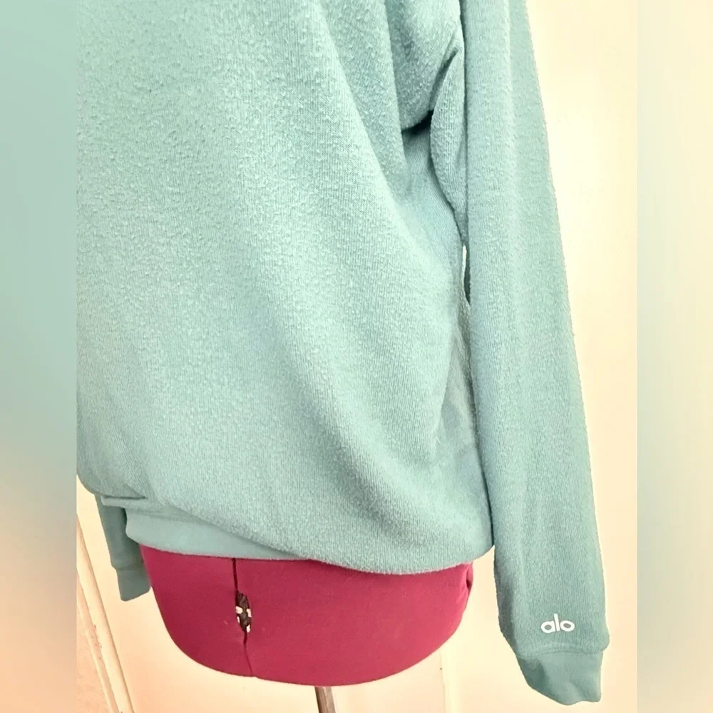 ALO Yoga soft light