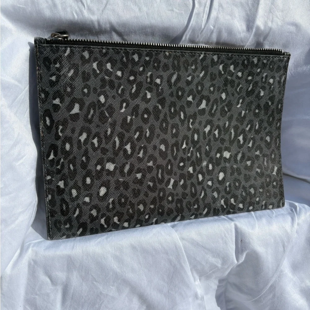 Dkny stylish clutch