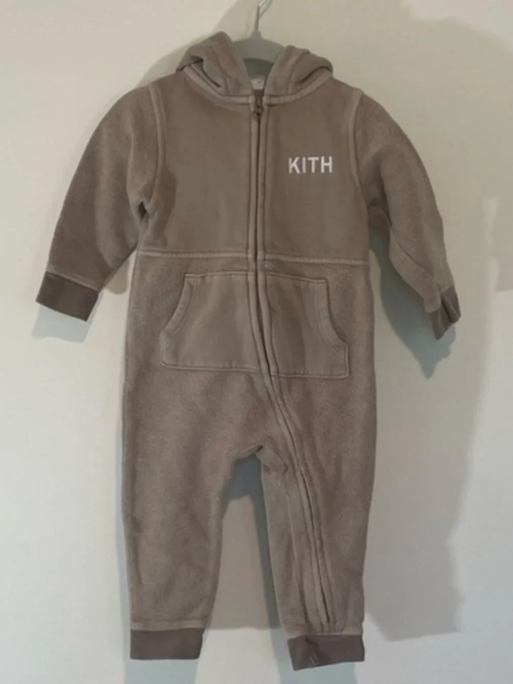 Kith Baby Taupe Hooded One-Piece Fleece Romper 6-12 months 100% cotton