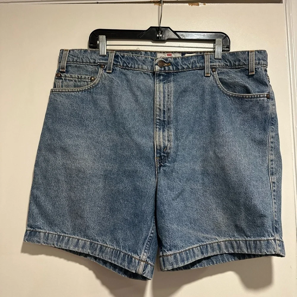Vintage ‘96 Levi's 540 Men’s Sz: 42 Relaxed Fit Jorts Denim Blue Shorts.