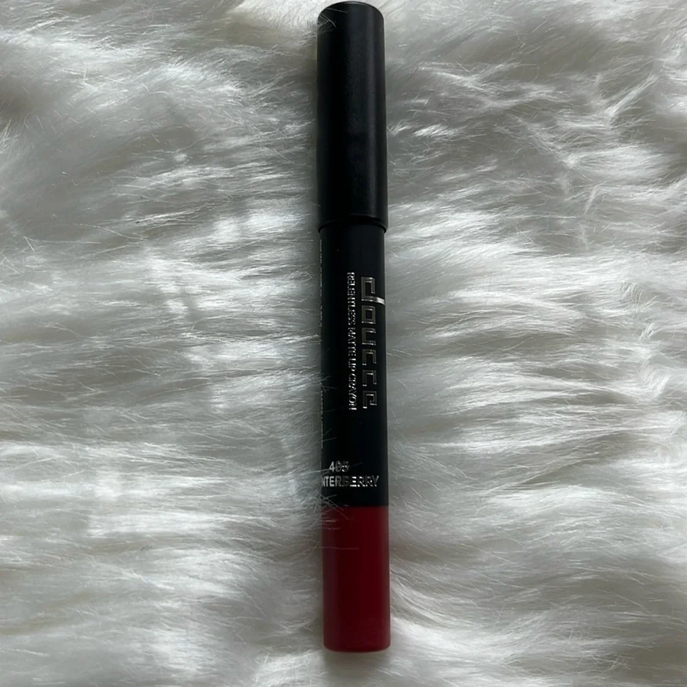 Doucce dramatic matte wearability