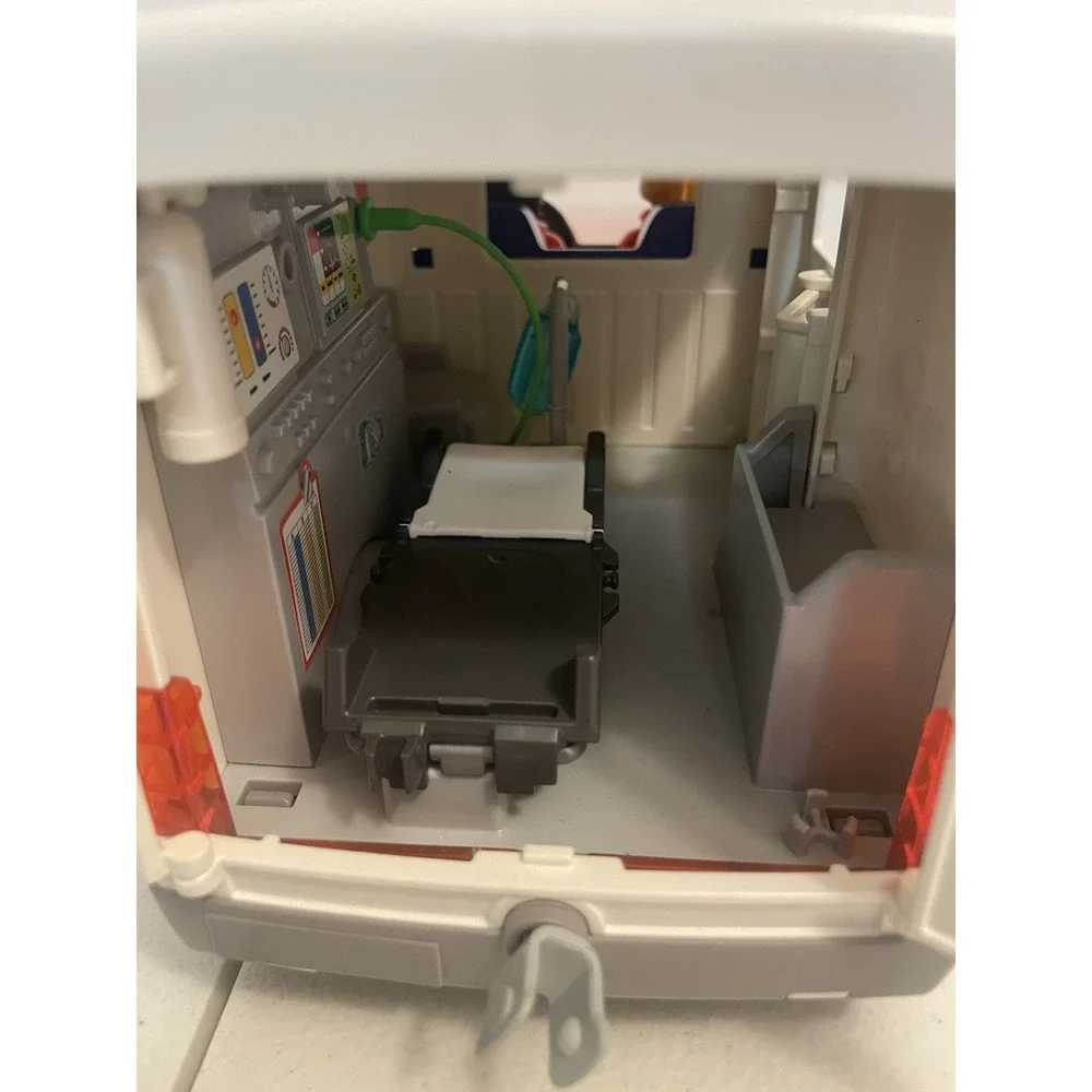 Playmobil ambulance people