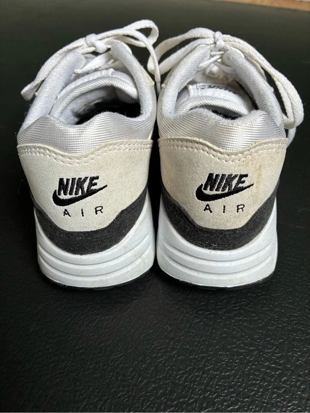 Nike black white