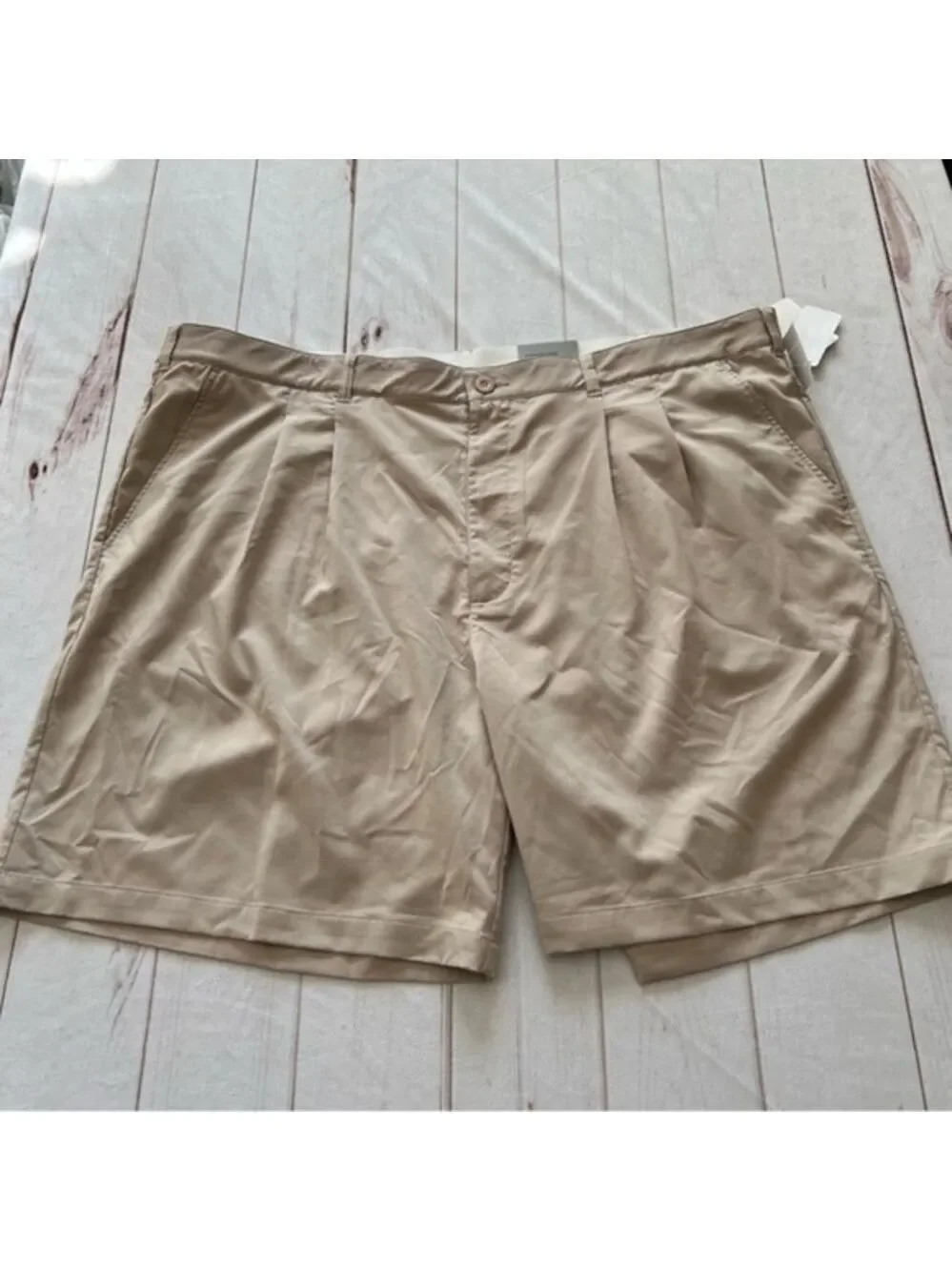 Reebok Men’s Golf Shorts Khaki Comfort Waistband  New with Tags Size US 50