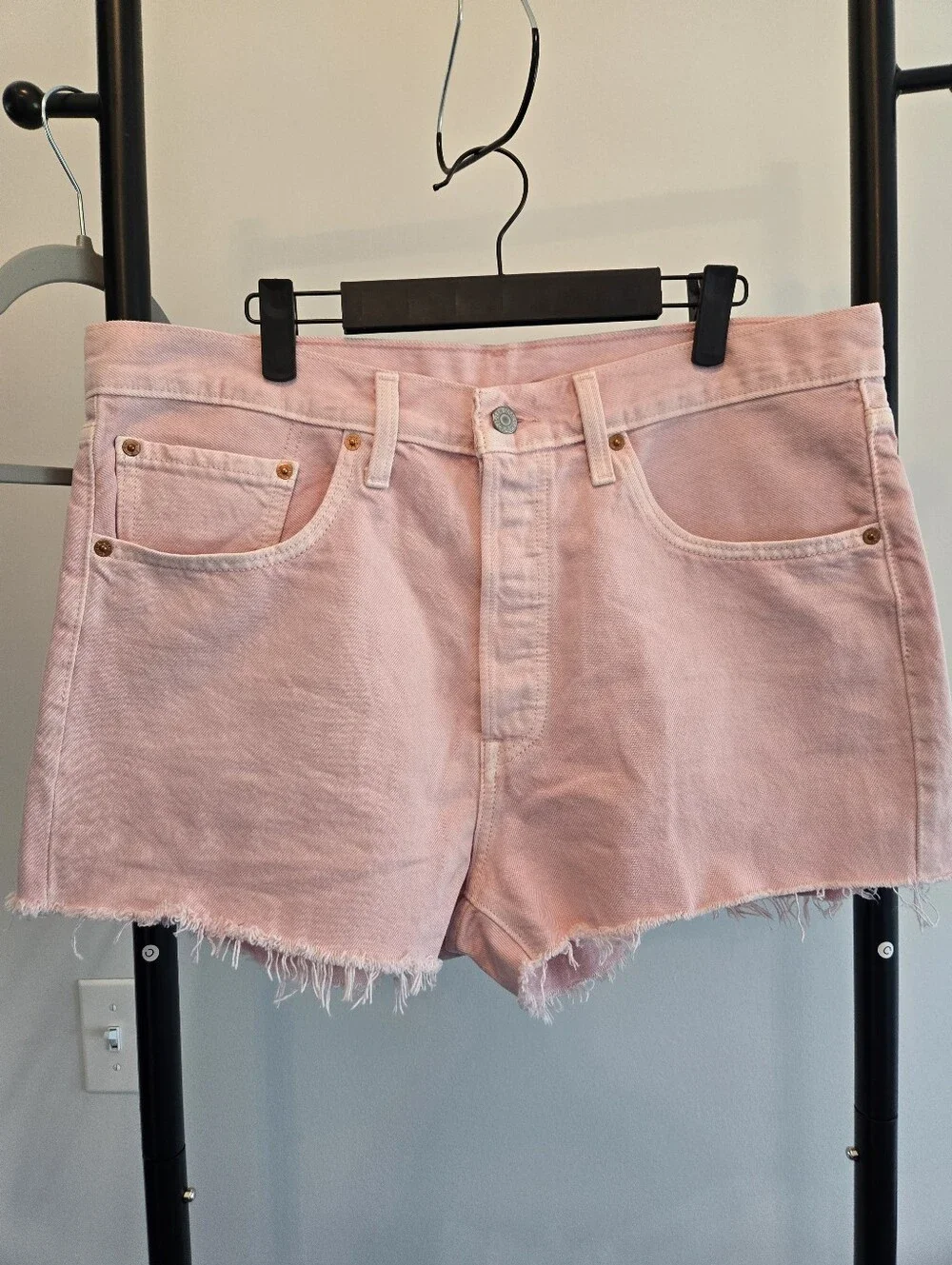 Levi's 501 Peach Pink Denim Jean Cutoff Shorts Women W33  High Rise  Frayed Hem