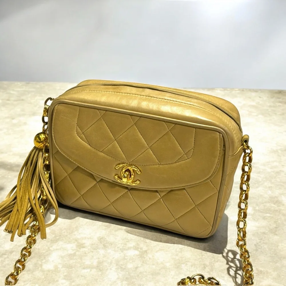 CHANEL bijoux tassel