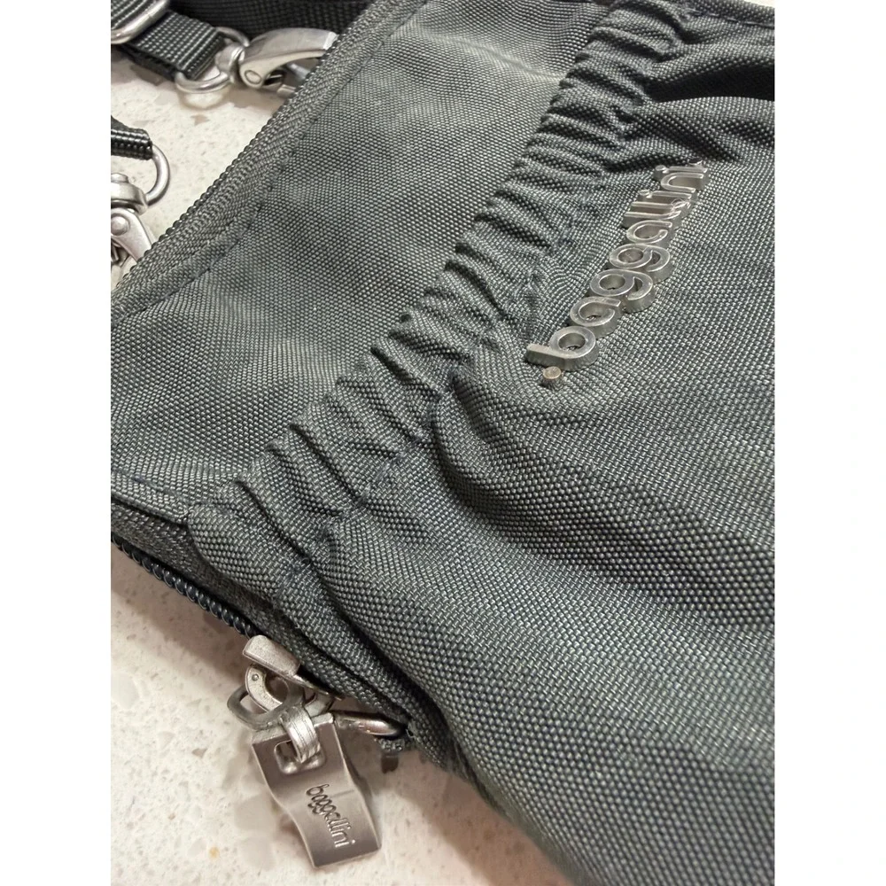 Baggallini versatile adjustable larger
