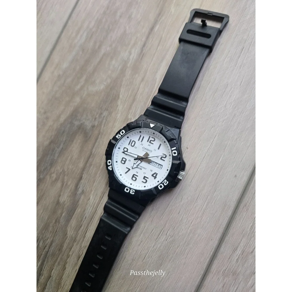 Casio Watch Mens Diver Style White‎ Dial Day Date Black Resin Sport Quartz Y2K