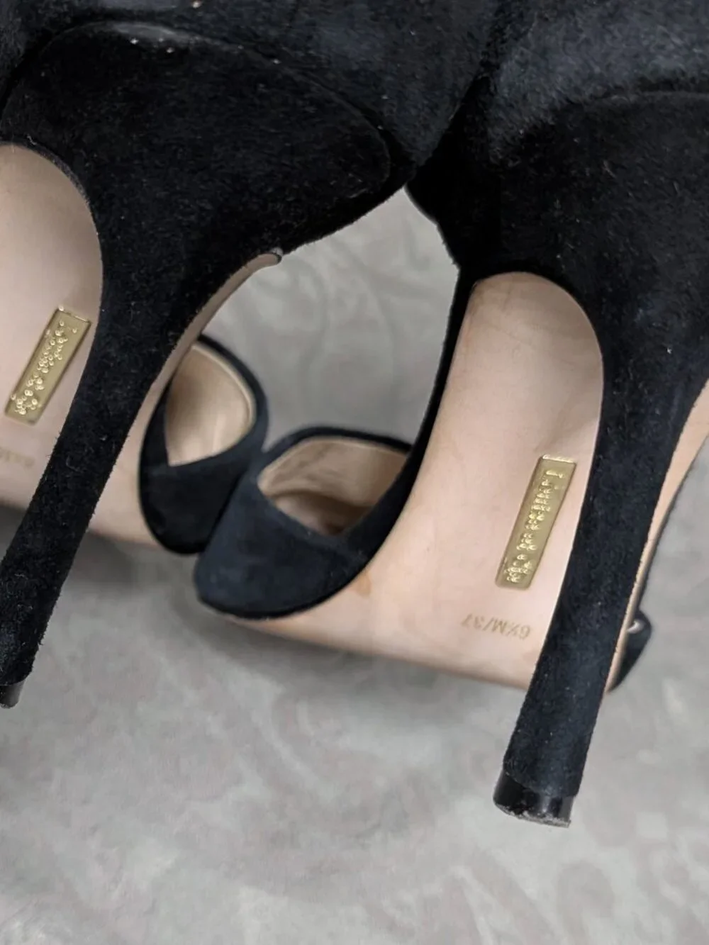 Louise et Cie Black Lo-Telissa suede stilettos with leather ruffle, sz 6.5