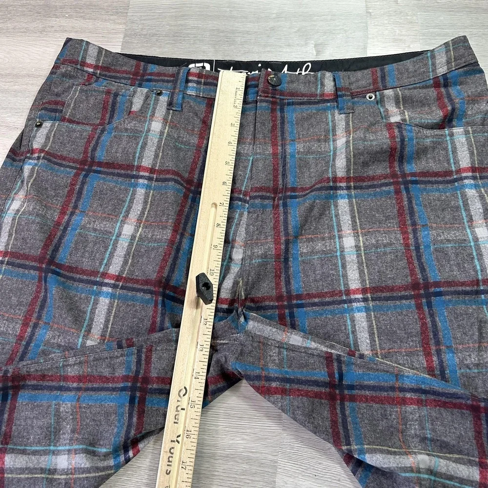 Travis Mathew designed waist 07099