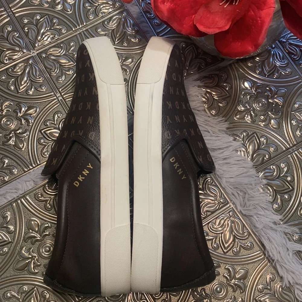 Dkny elegant dark