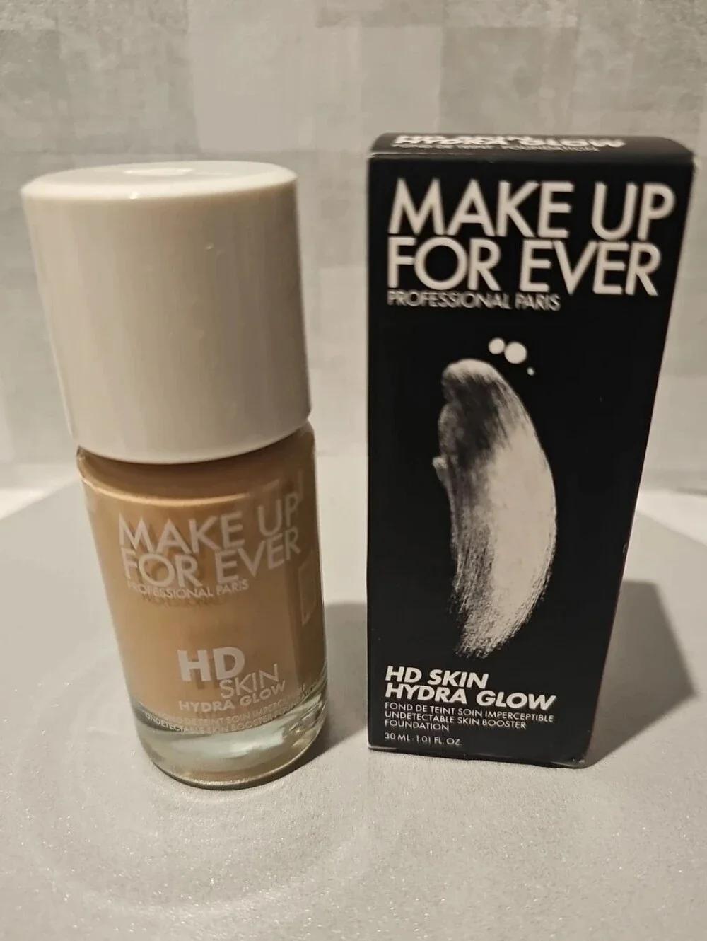 1Y08 - MAKE UP FOR EVER HD Skin Hydra Glow Foundation 30ml