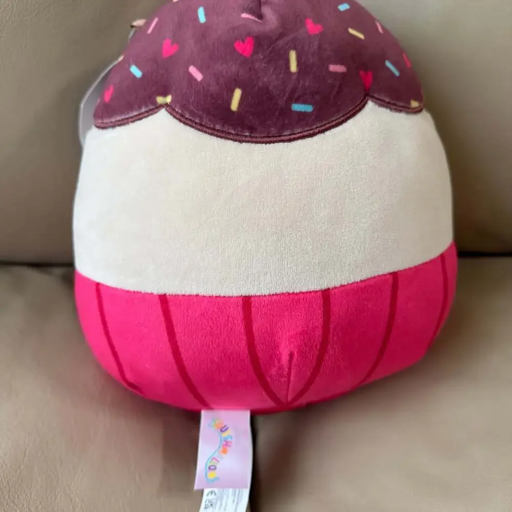 Squishmallows elpha cupcake