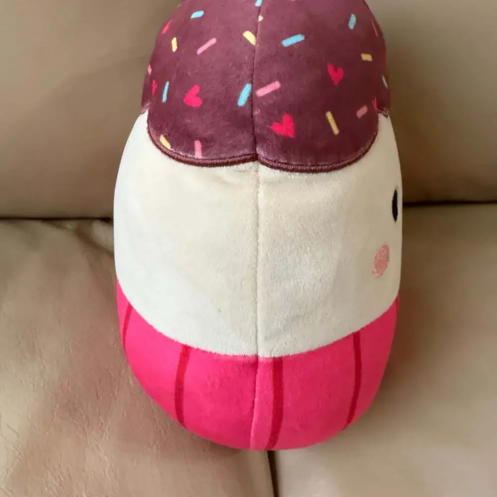 Squishmallows elpha cupcake