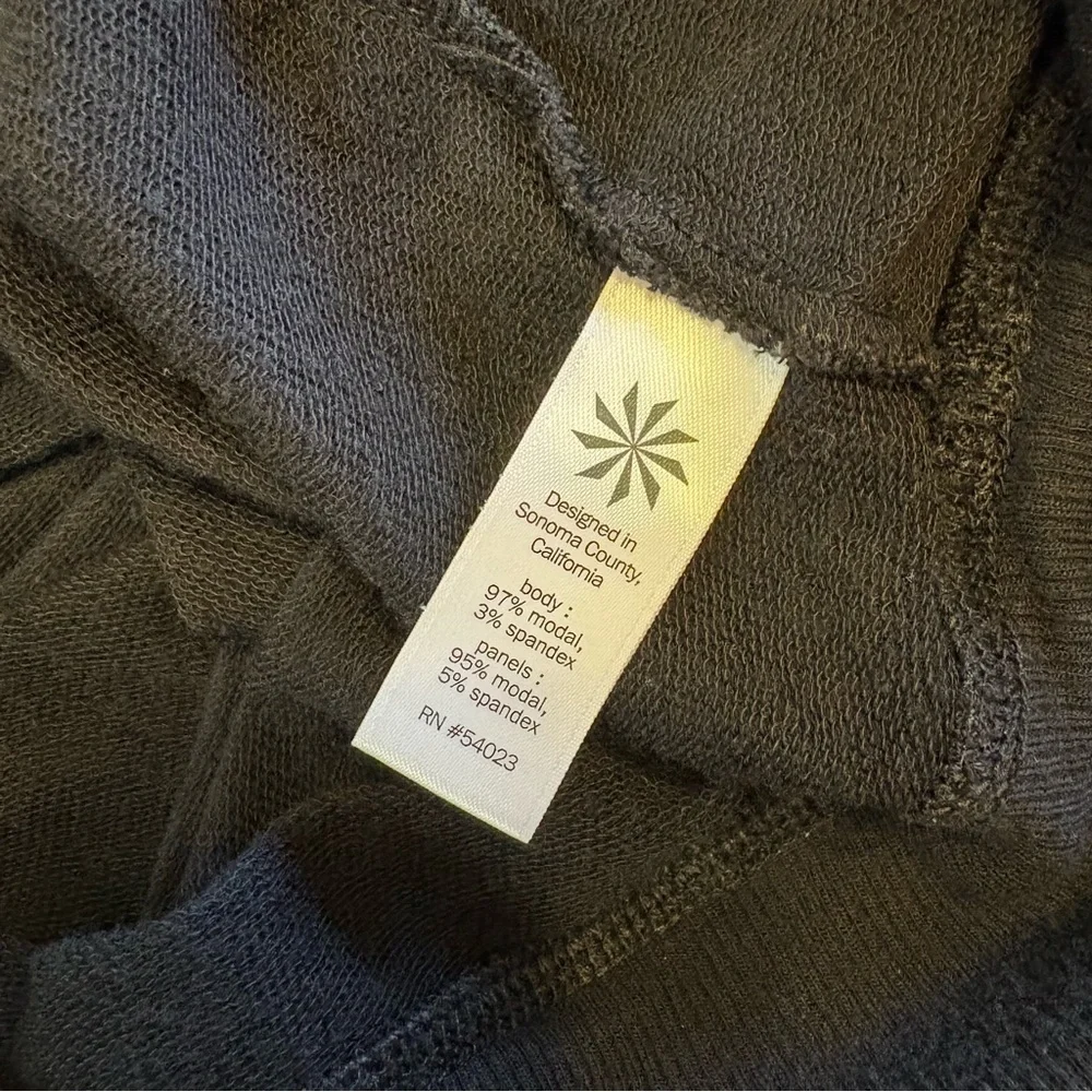 Athleta good black