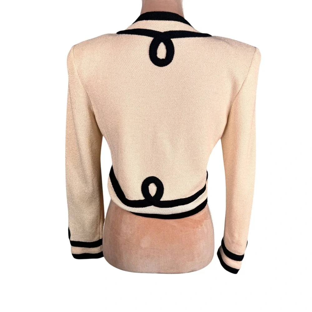 St. John vintage design white