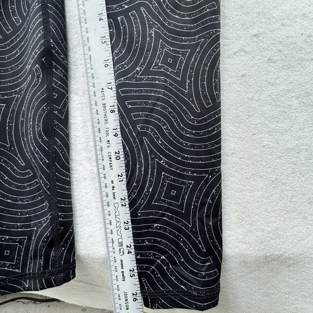 TEREZ Galaxy Psychedelic Printed Athletic Leggings Size‎ XS Crop Capri 26