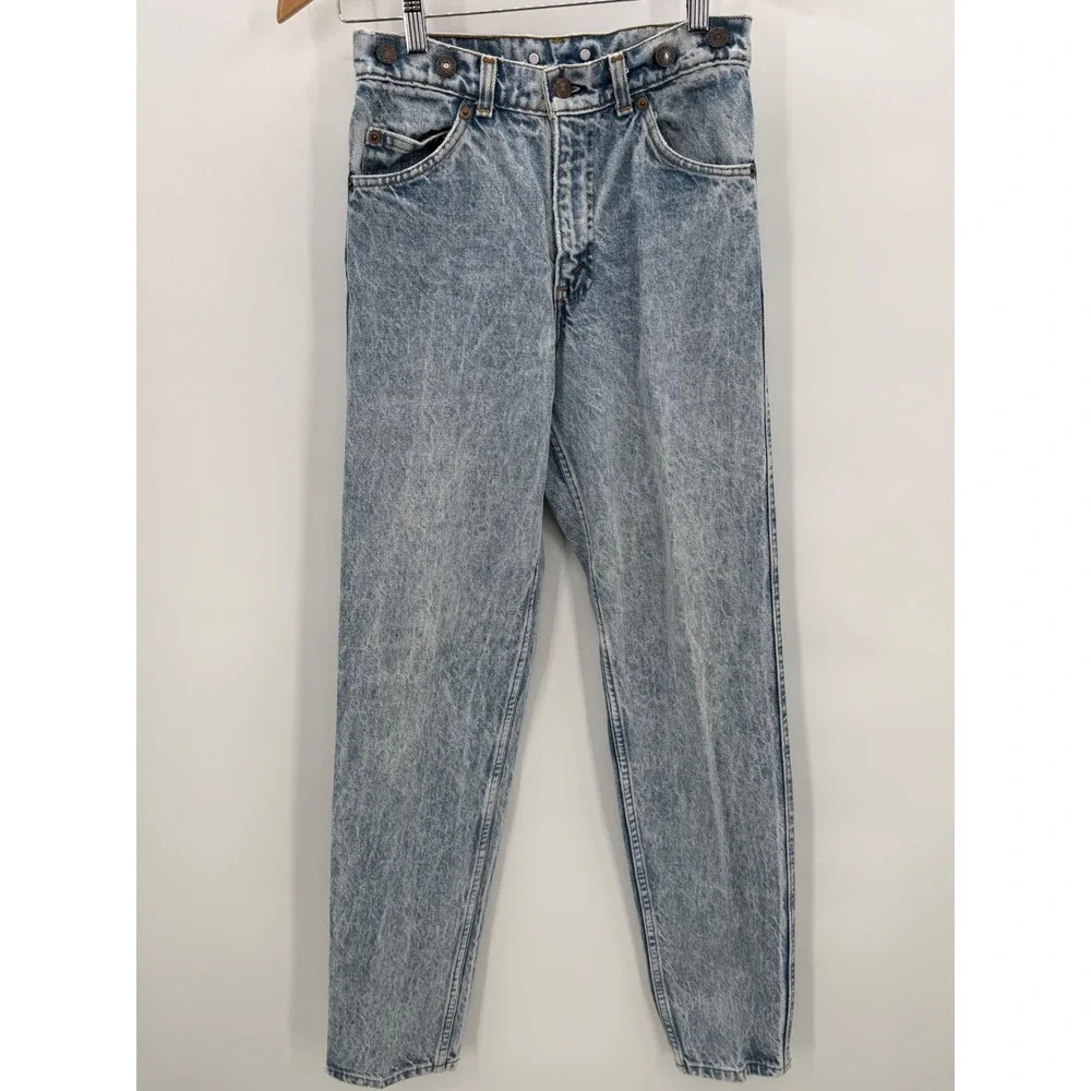 Levis some cracking